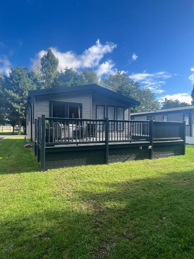 Copse View Lodge With Hot Tub York Exterior photo